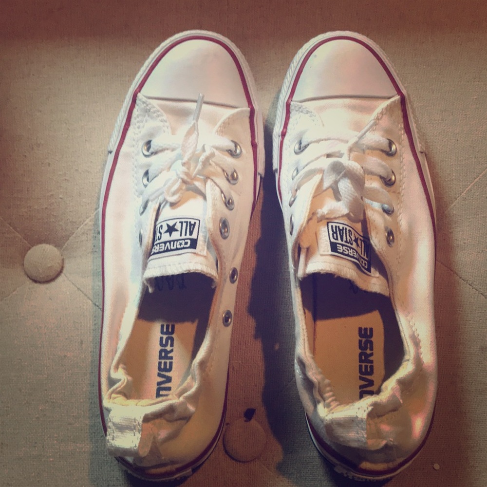 White converse sneakers size 7.